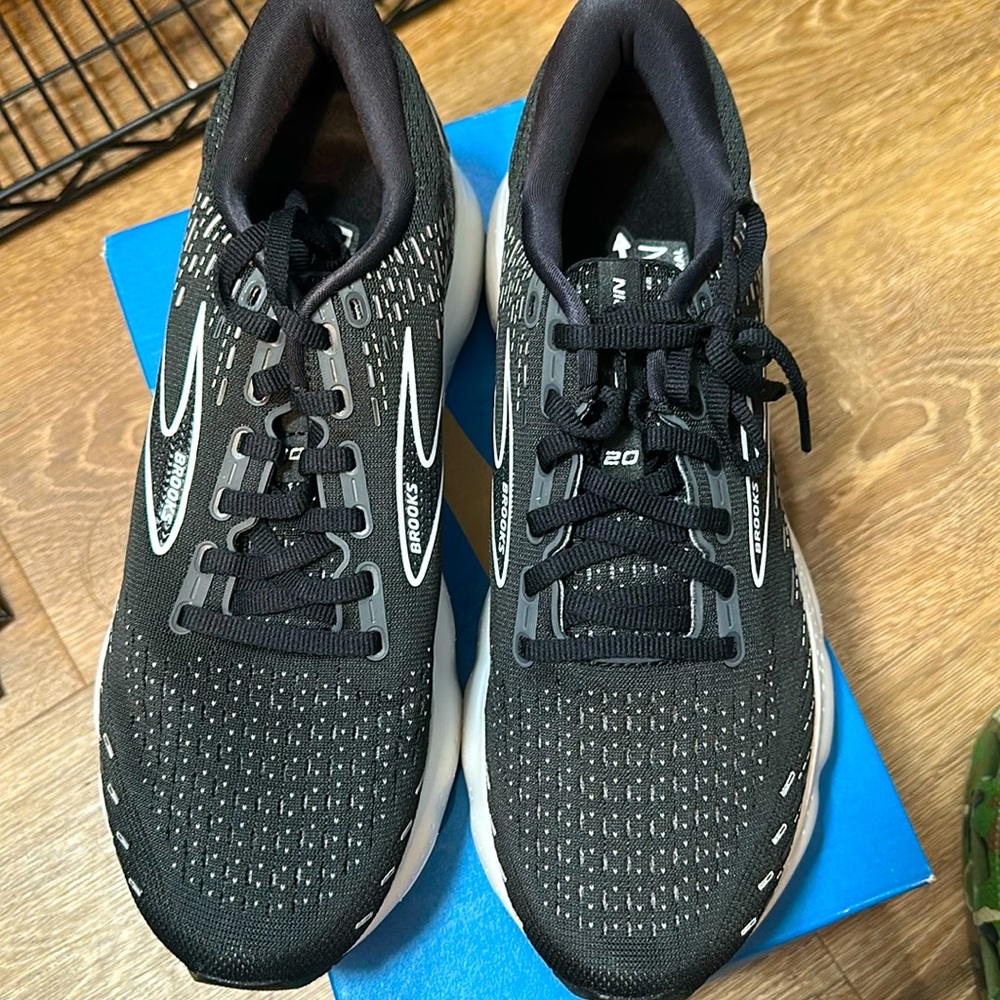 Brooks Glycerin 20
Men's（MEDIUM/D）Brand New 110382 ID 059 size 9